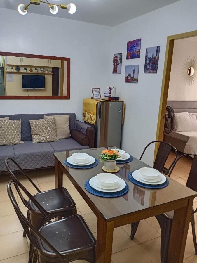 One Spatial Two Bedroom Condominium Unit With Pool And Gym Free Netflix And Wifi 伊洛伊洛 外观 照片